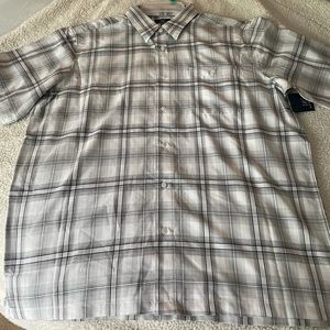 NWT men’s collared, button down shirt
